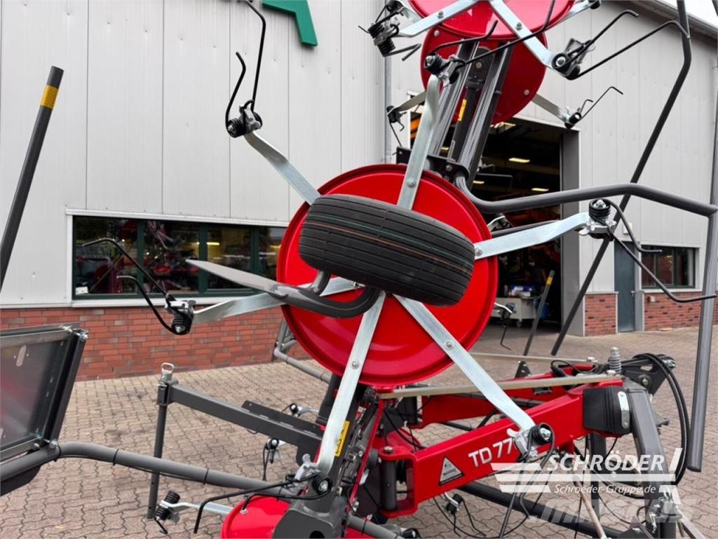 Massey Ferguson TD 776X DN (FENDT LOTUS 770) مكابس وميبسات التبن