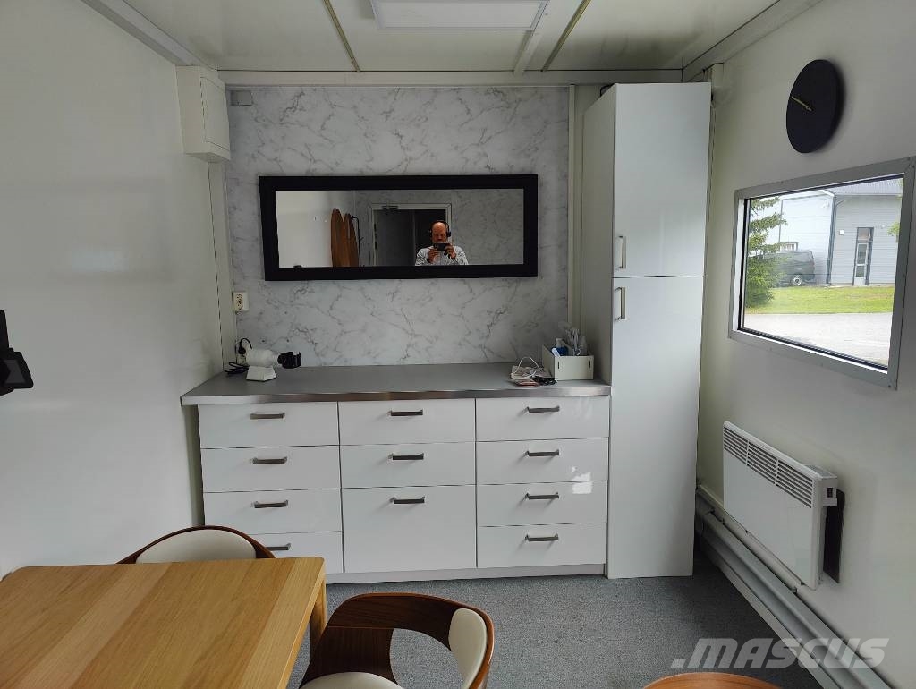 Volvo FL 250  Expo näyttelyauto Camiones con caja de remolque