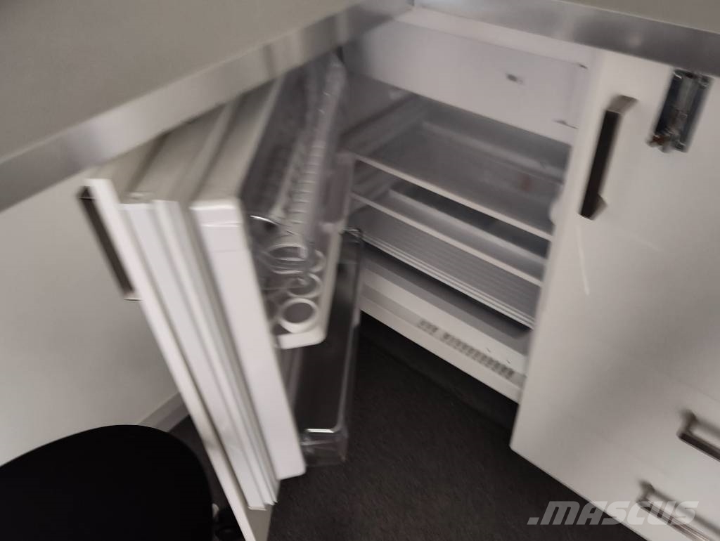 Volvo FL 250  Expo näyttelyauto Camiones con caja de remolque