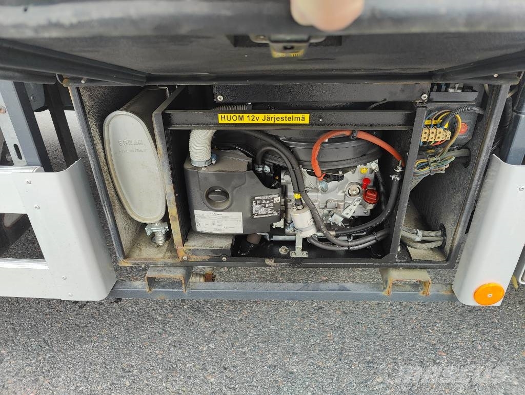 Volvo FL 250  Expo näyttelyauto Camiones con caja de remolque
