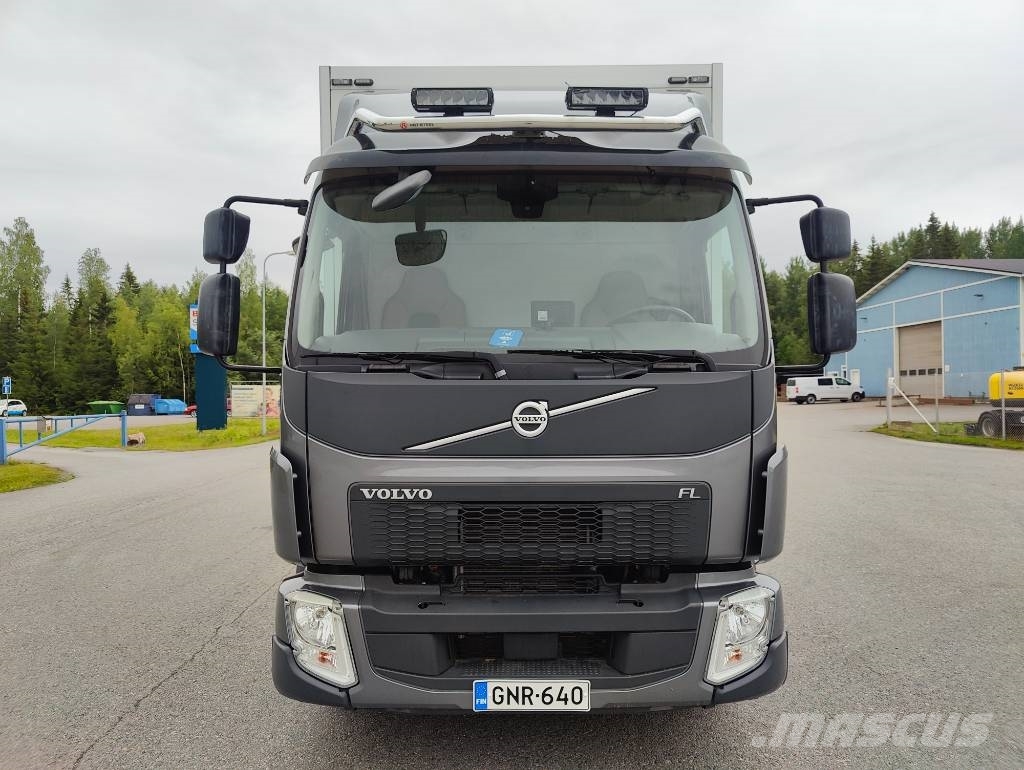Volvo FL 250  Expo näyttelyauto Camiones con caja de remolque