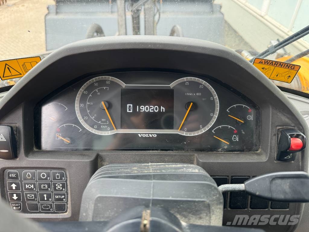 Volvo L 220 H Kolesni nakladalci
