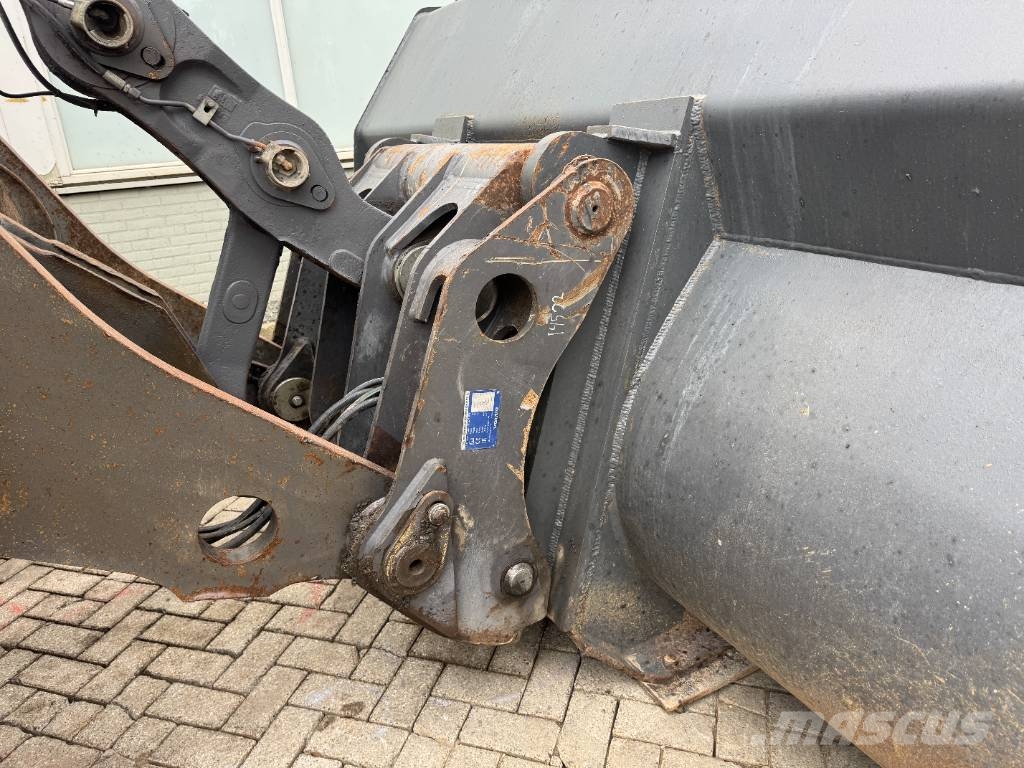Volvo L 220 H Kolesni nakladalci