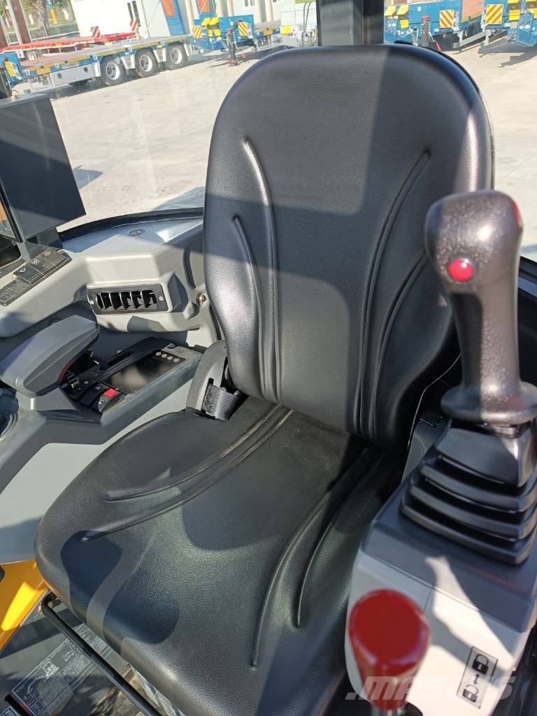 Shantui SE18SR 小型挖掘机
