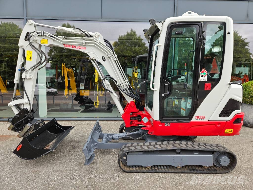 Takeuchi TB 225 소형 굴삭기 7톤 미만