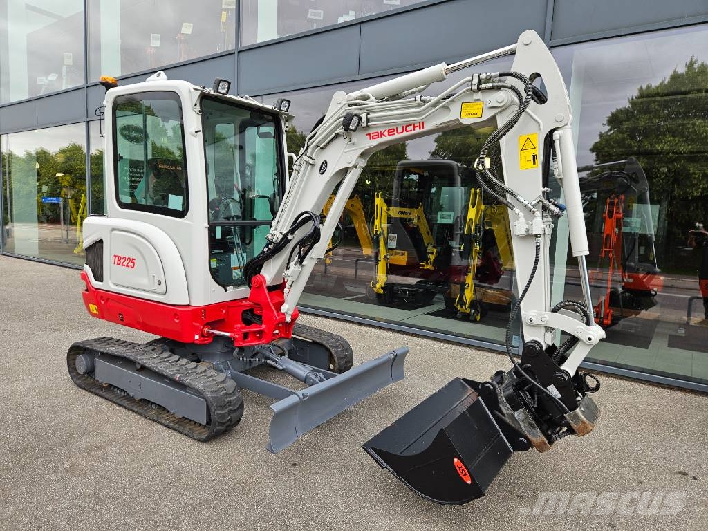 Takeuchi TB 225 소형 굴삭기 7톤 미만