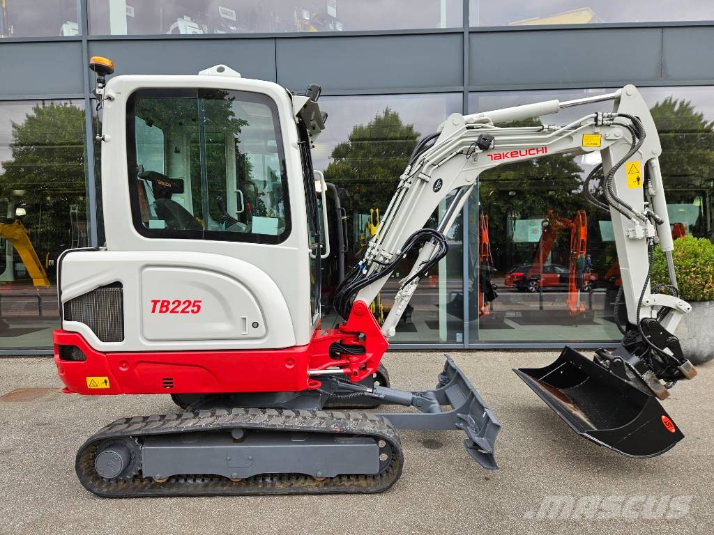 Takeuchi TB 225 소형 굴삭기 7톤 미만