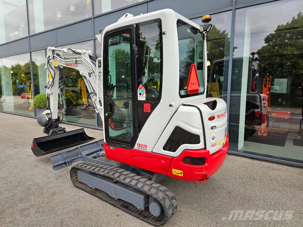 Takeuchi TB 225 소형 굴삭기 7톤 미만