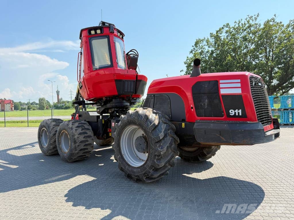 Komatsu 911 Harvesters