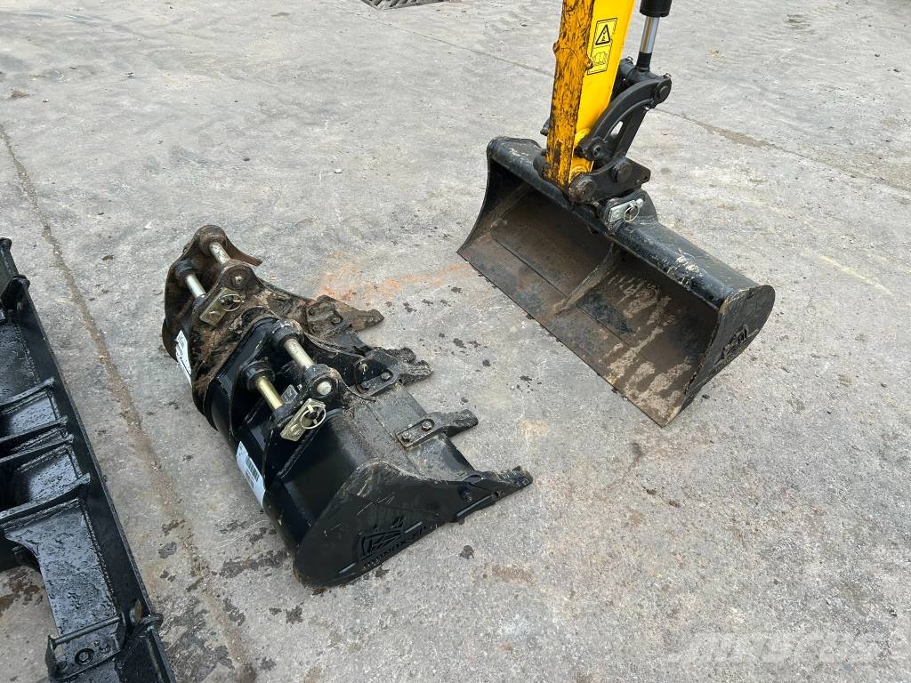 JCB 16 C-1 小型挖掘机