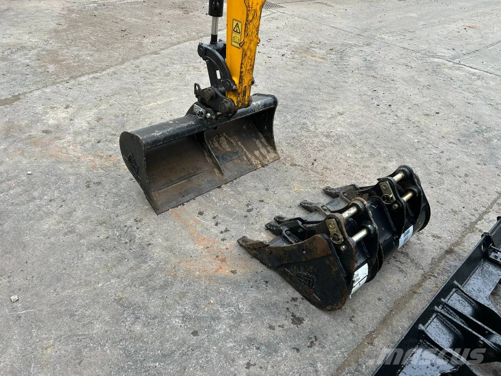 JCB 16 C-1 小型挖掘机