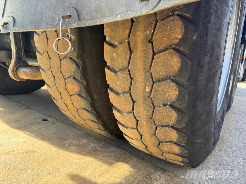 Mercedes-Benz Actros 4148 . Camiones bañeras basculantes o volquetes