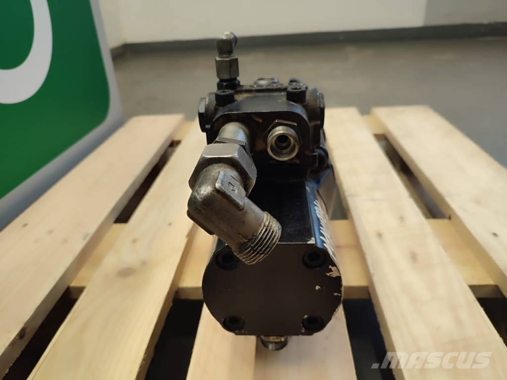  Hydraulic pump 79913MN3 Cassapa 259587 Manitou MT  液压