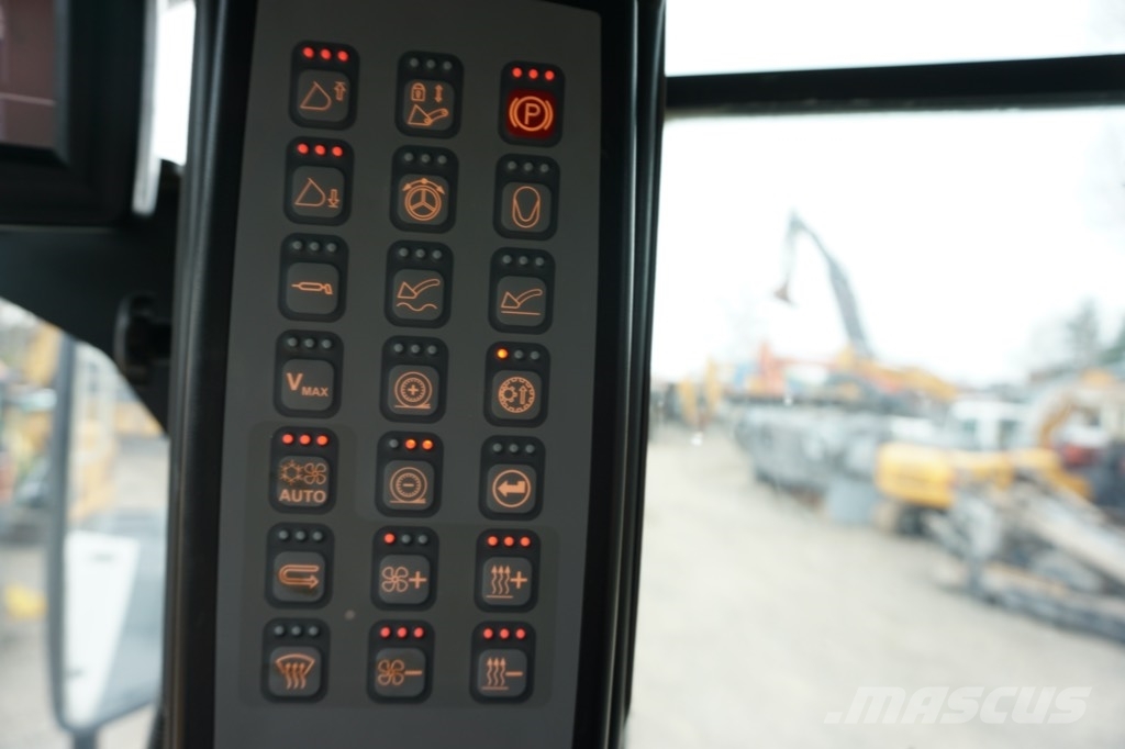 Liebherr L 586 Xpower لوادر بعجل