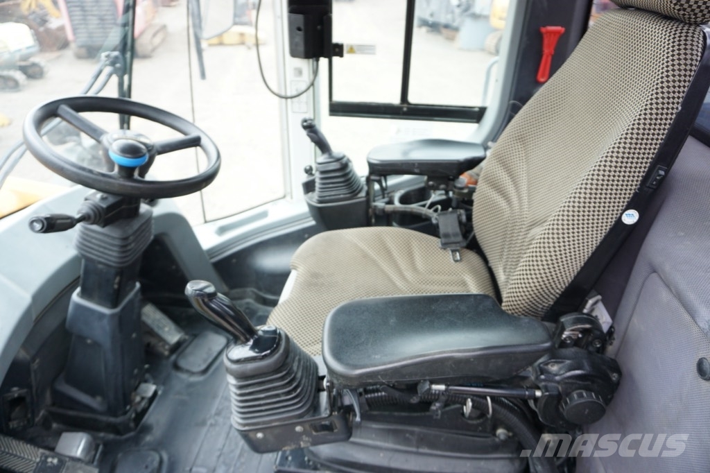Liebherr L 586 Xpower لوادر بعجل