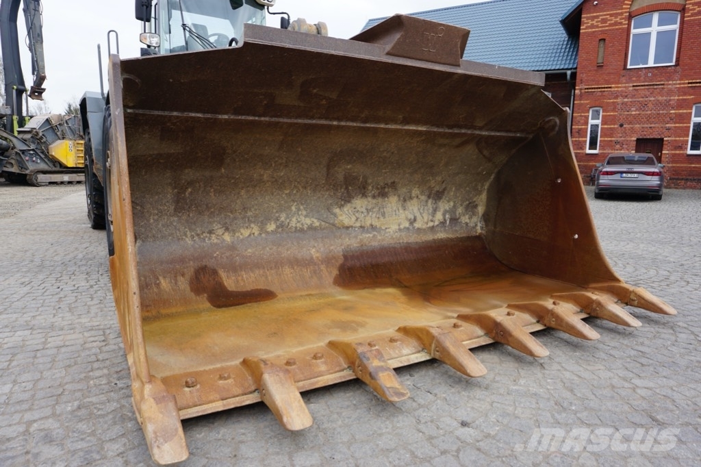Liebherr L 586 Xpower لوادر بعجل