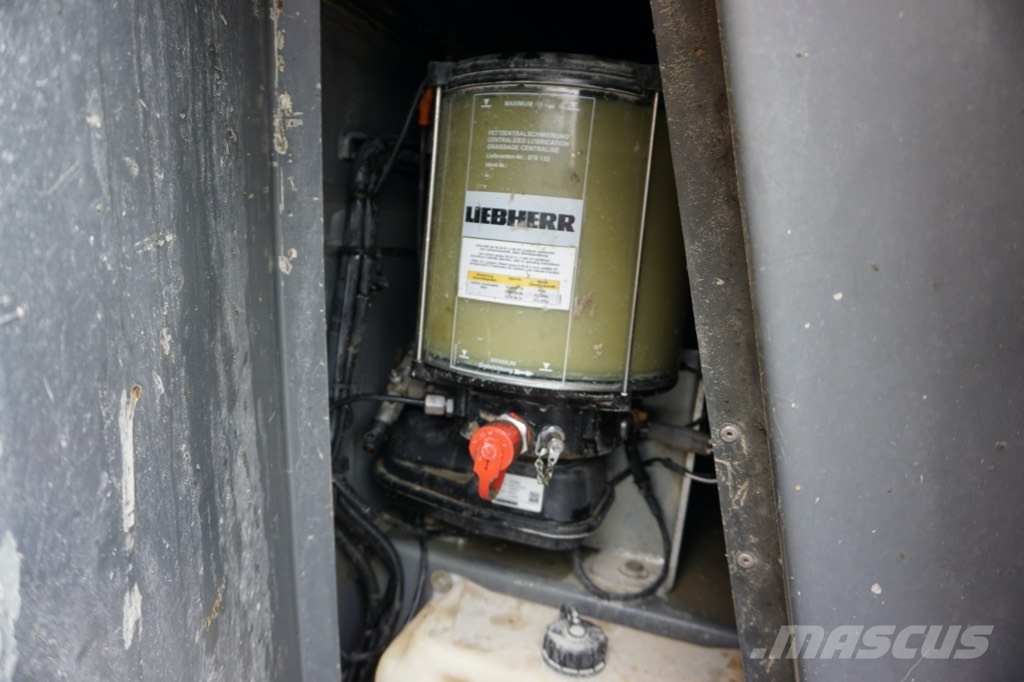Liebherr L 586 Xpower لوادر بعجل