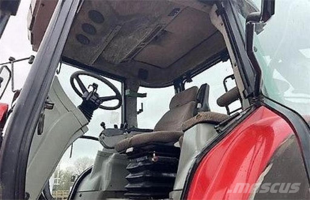 Massey Ferguson 8240 Traktorji