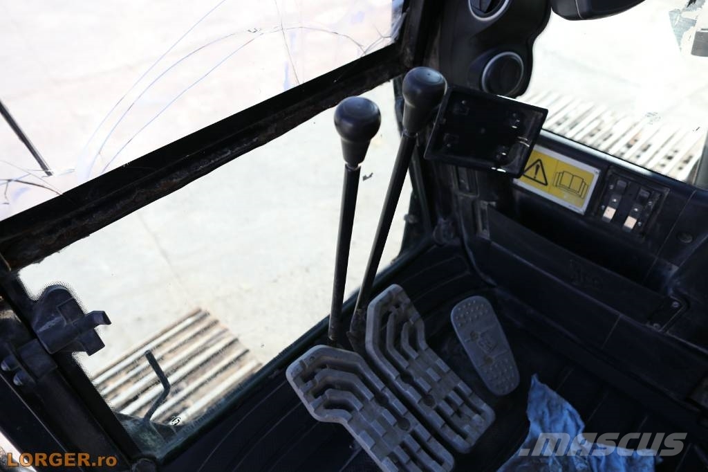 JCB JS 290 LC Bageri guseničari