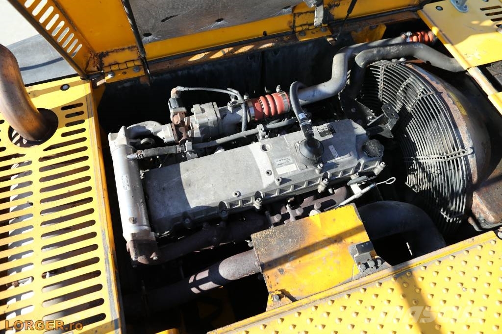JCB JS 290 LC Bageri guseničari