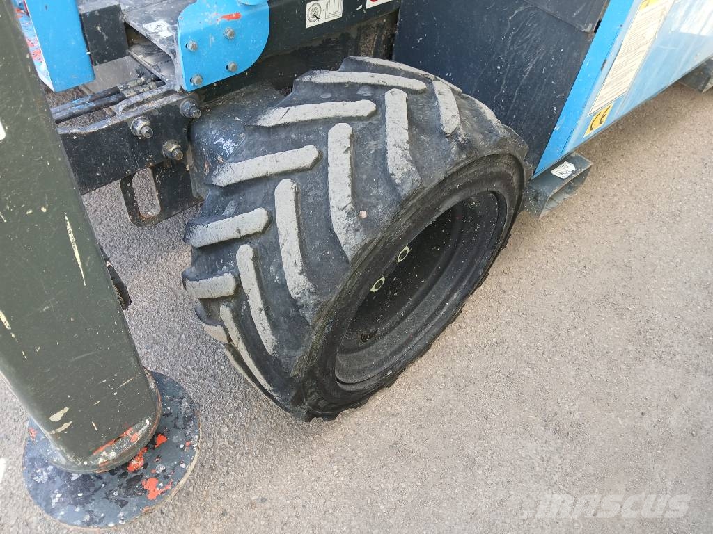 SkyJack SJ 6832 RT Ножични работни платформи