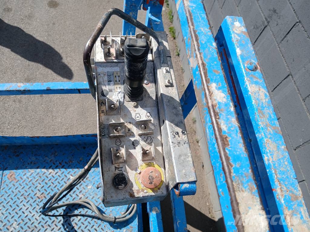 SkyJack SJ 6832 RT Ножични работни платформи