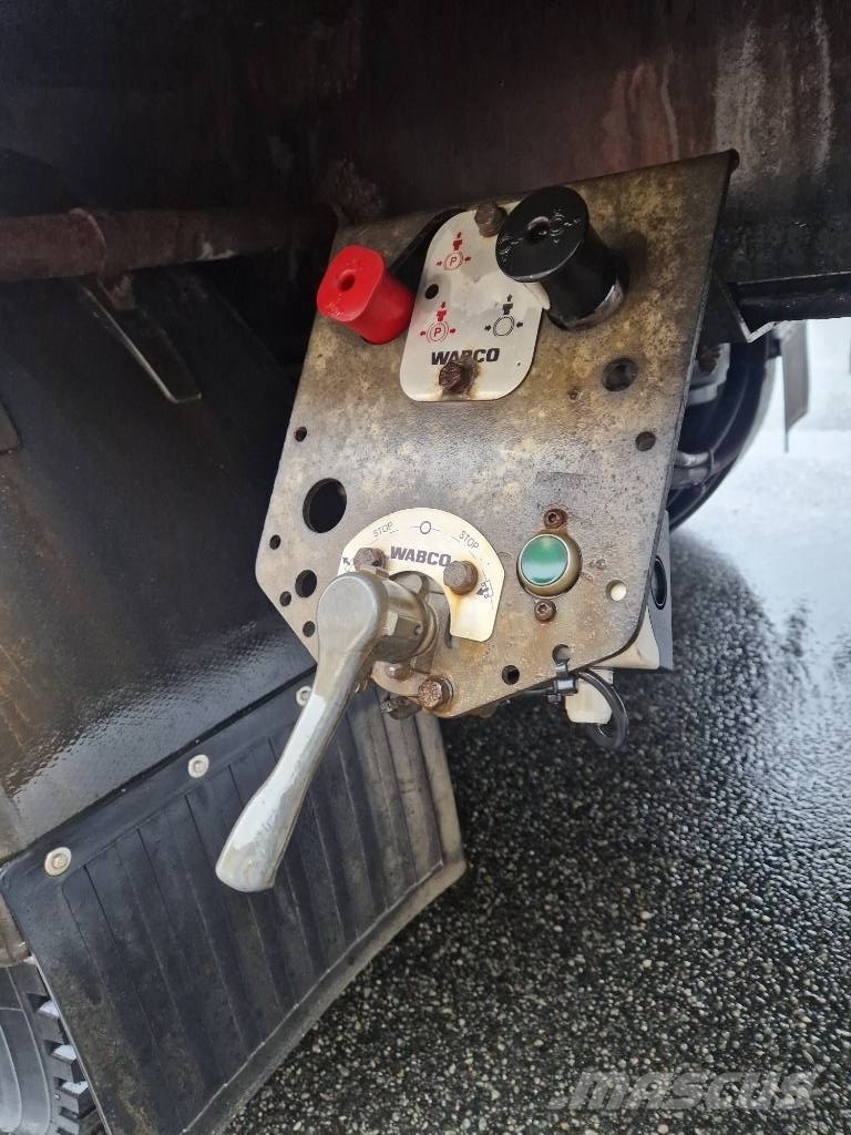 Nordic Trailer Rettsemi نصف مقطورات مسطحة / مفصلية الجوانب