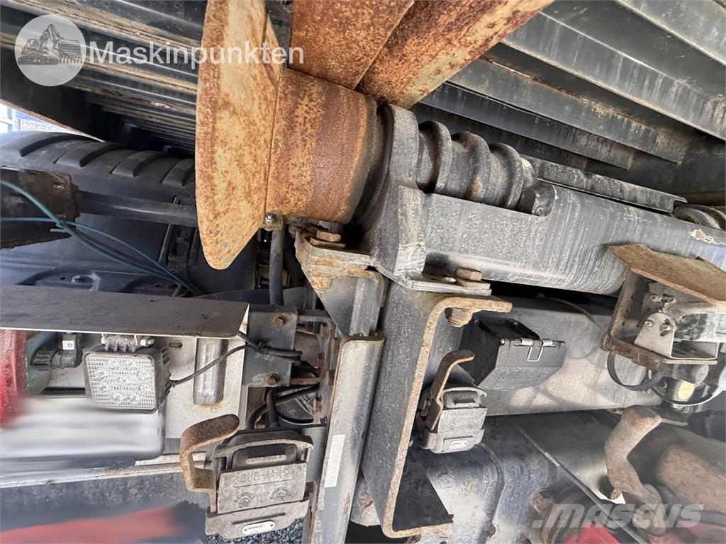 Scania P400LB6X2*4HNA Vlakke laadvloer met kraan