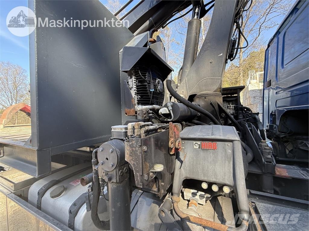 Scania P400LB6X2*4HNA Vlakke laadvloer met kraan