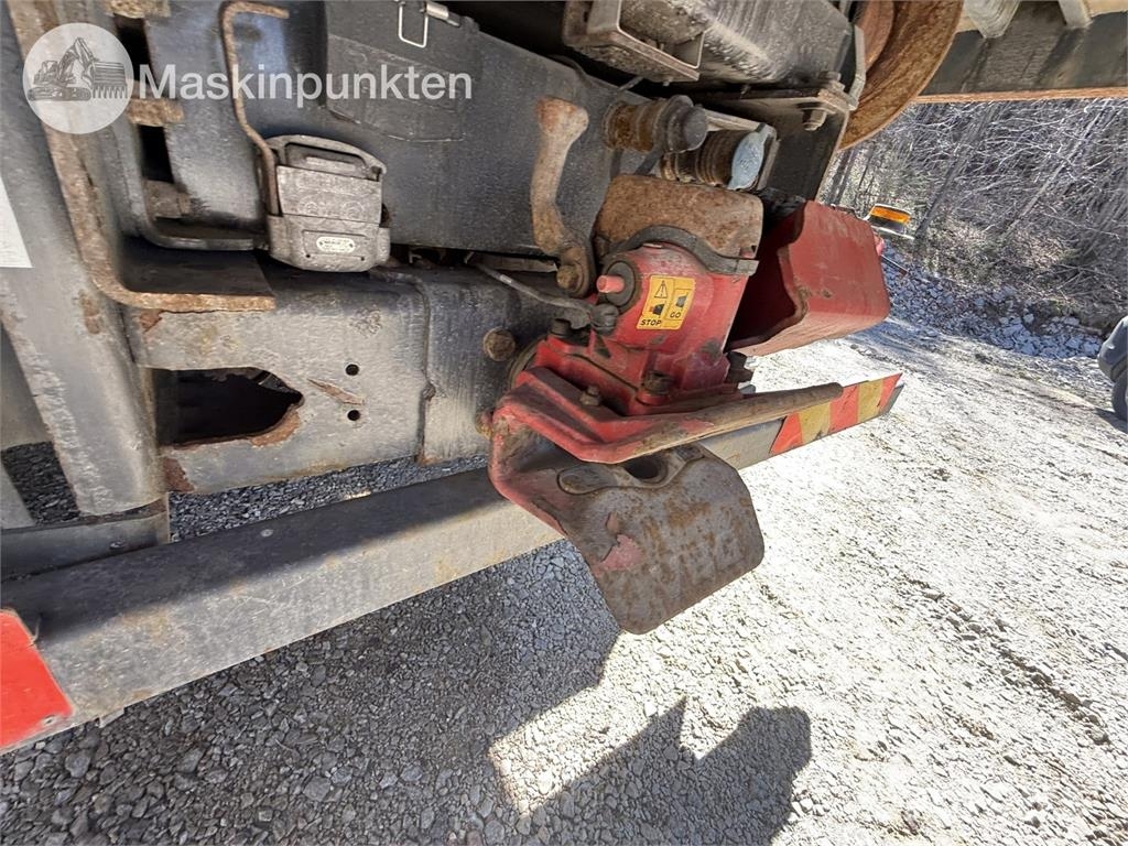 Scania P400LB6X2*4HNA Vlakke laadvloer met kraan