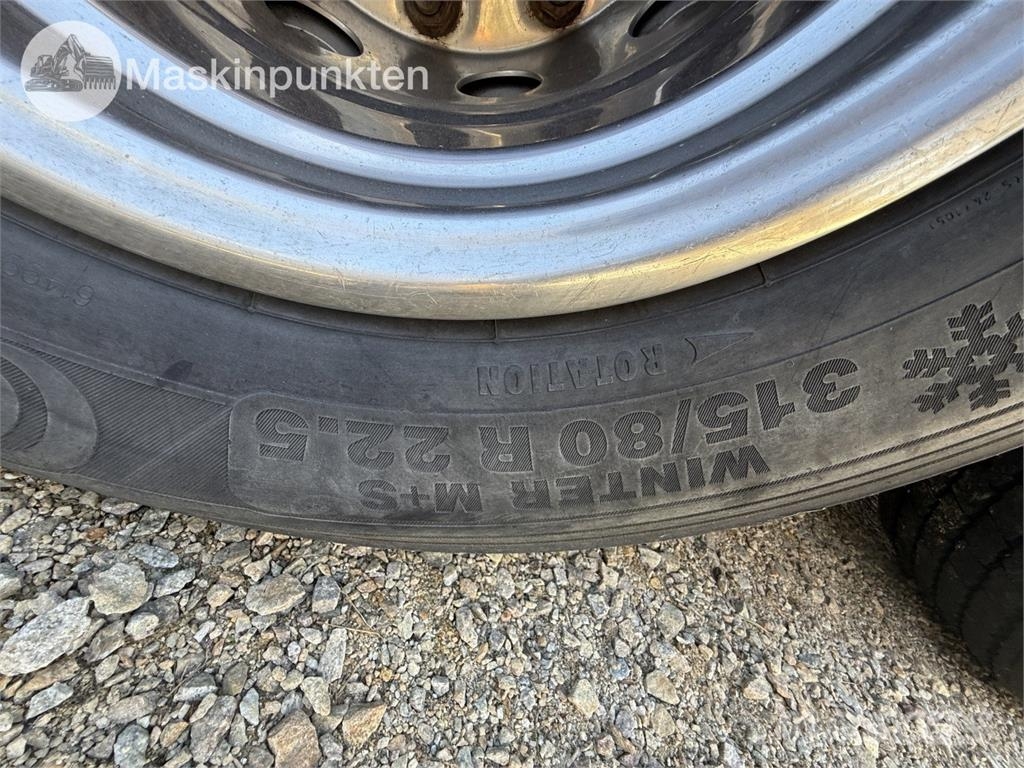 Scania P400LB6X2*4HNA Vlakke laadvloer met kraan