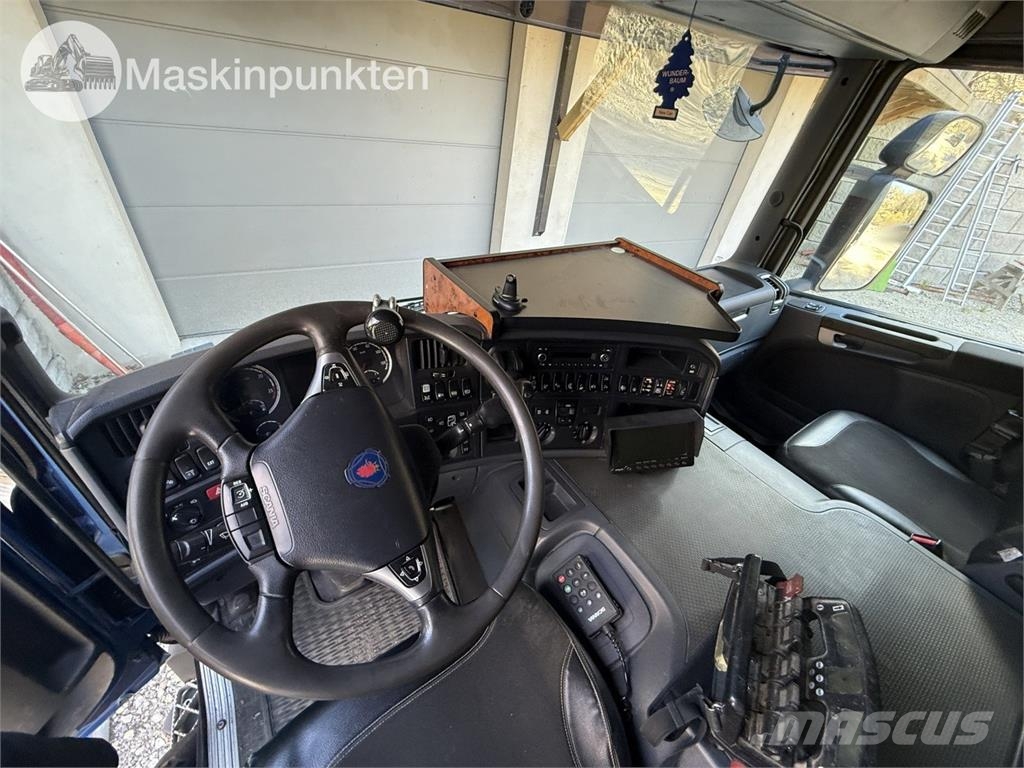 Scania P400LB6X2*4HNA Vlakke laadvloer met kraan