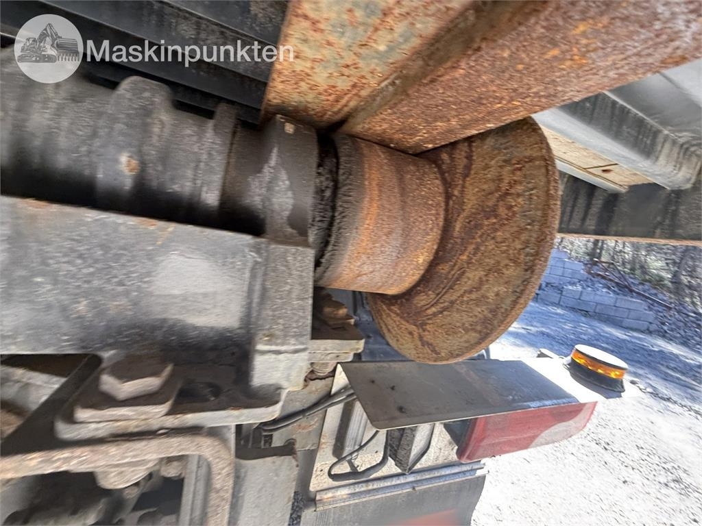 Scania P400LB6X2*4HNA Vlakke laadvloer met kraan