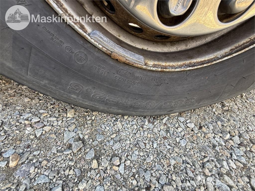 Scania P400LB6X2*4HNA Vlakke laadvloer met kraan