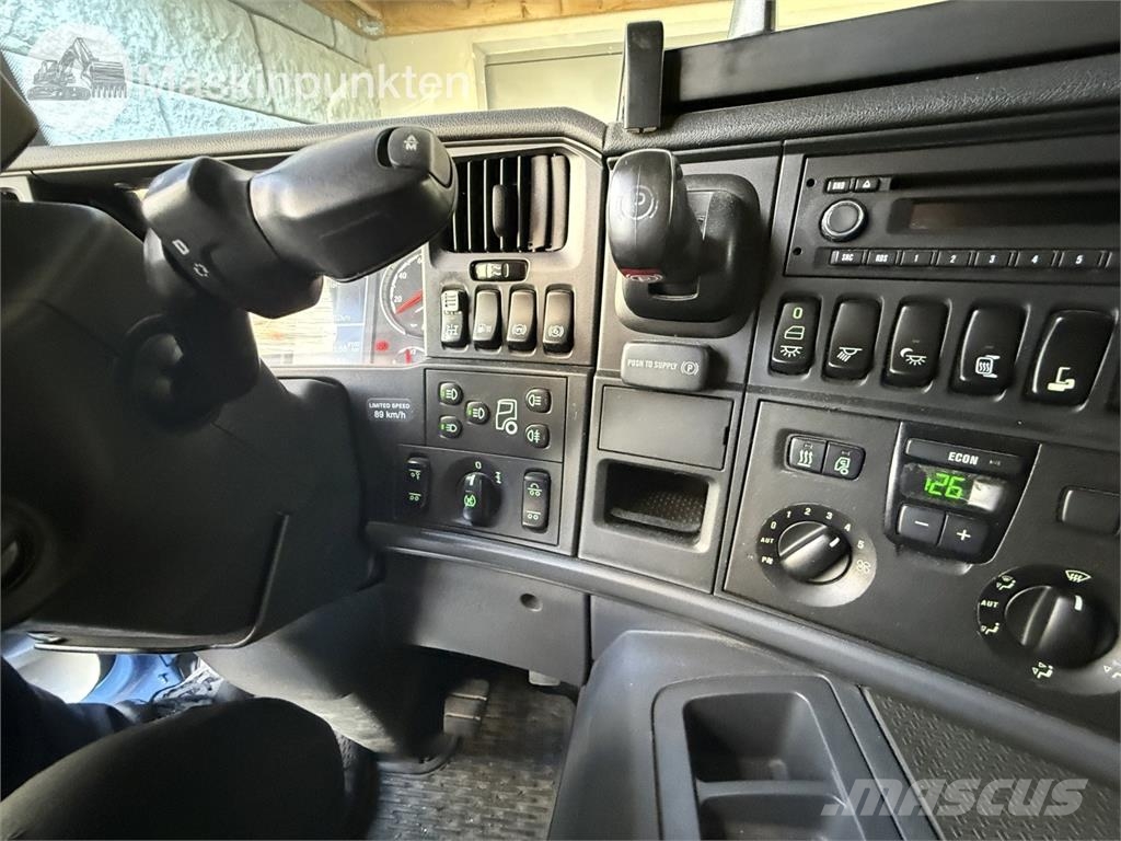 Scania P400LB6X2*4HNA Vlakke laadvloer met kraan