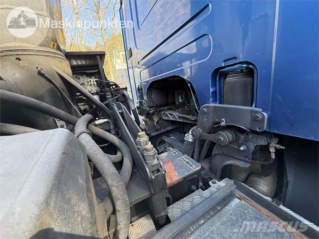 Scania P400LB6X2*4HNA Vlakke laadvloer met kraan
