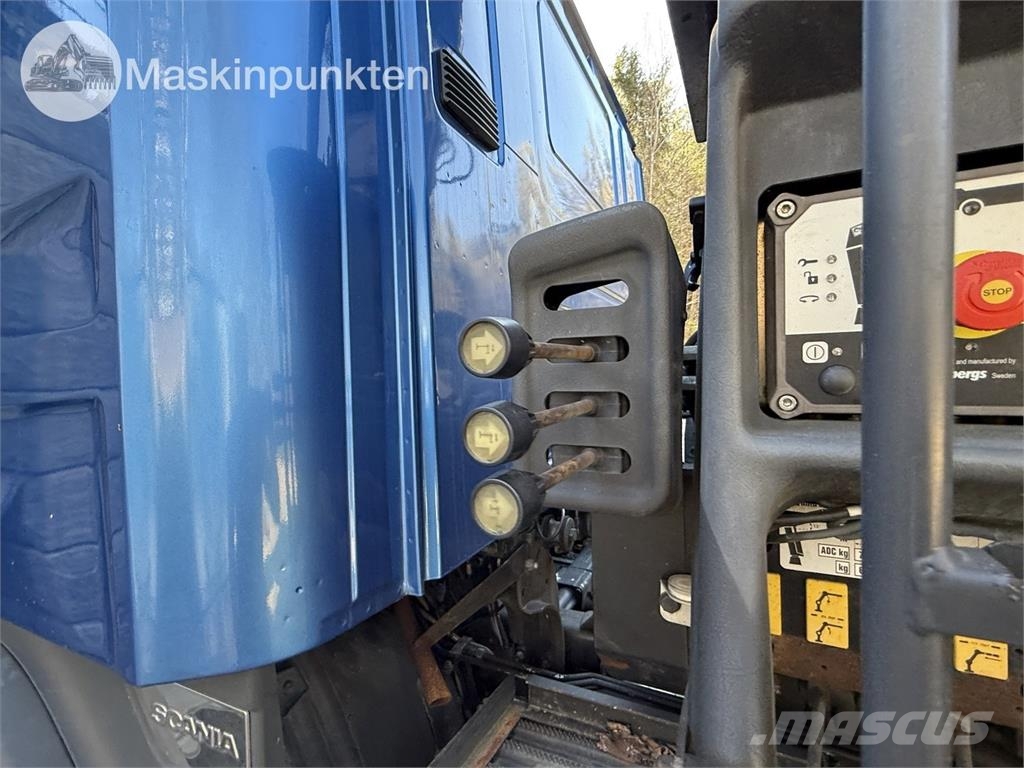 Scania P400LB6X2*4HNA Vlakke laadvloer met kraan