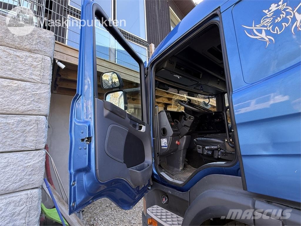 Scania P400LB6X2*4HNA Vlakke laadvloer met kraan