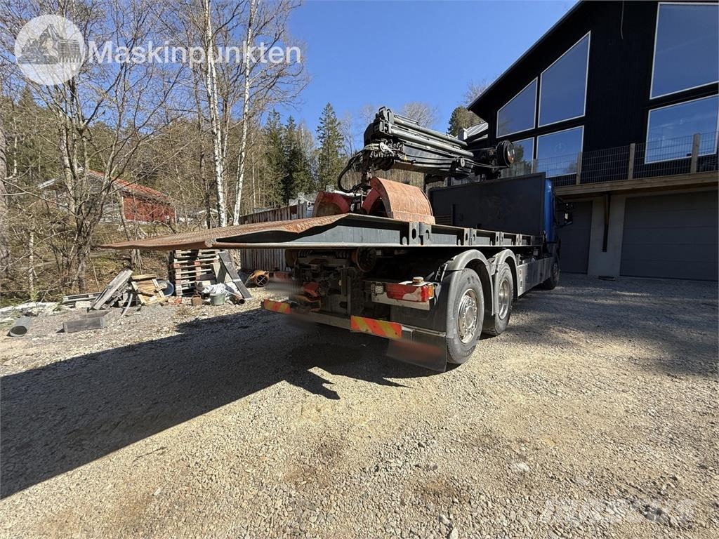 Scania P400LB6X2*4HNA Vlakke laadvloer met kraan