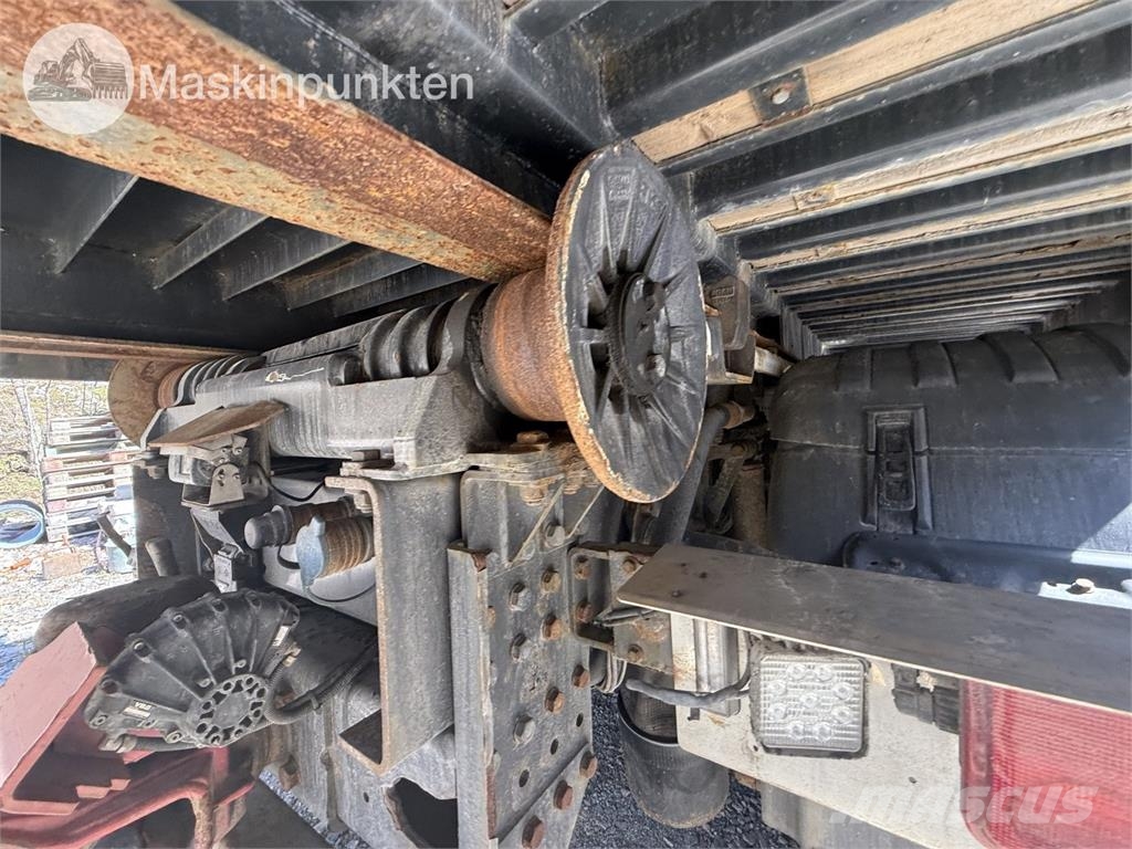 Scania P400LB6X2*4HNA Vlakke laadvloer met kraan