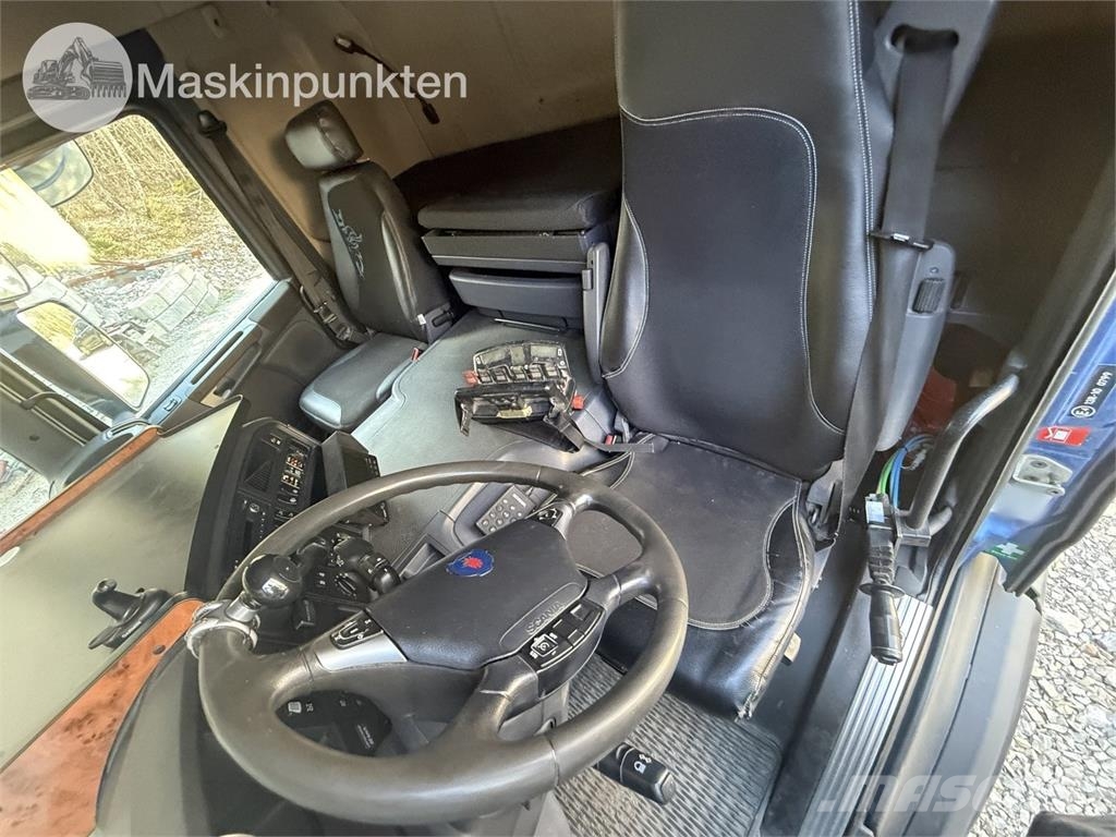 Scania P400LB6X2*4HNA Vlakke laadvloer met kraan