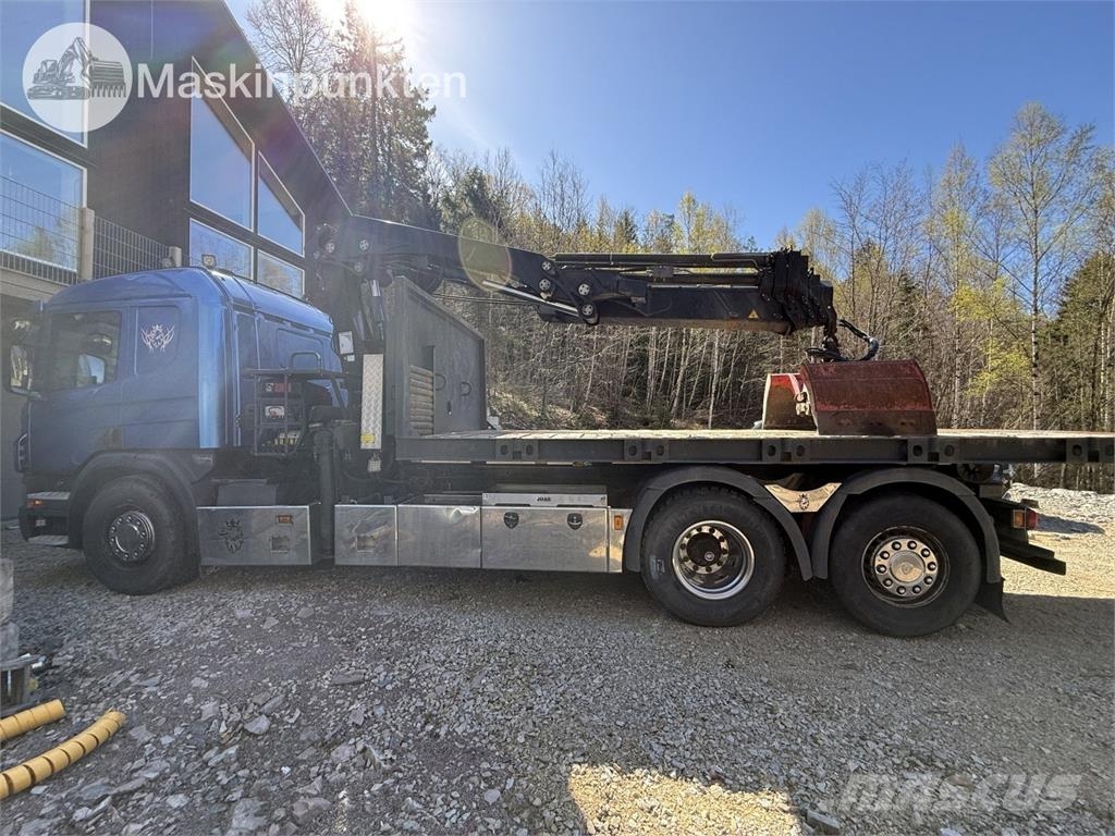 Scania P400LB6X2*4HNA Vlakke laadvloer met kraan