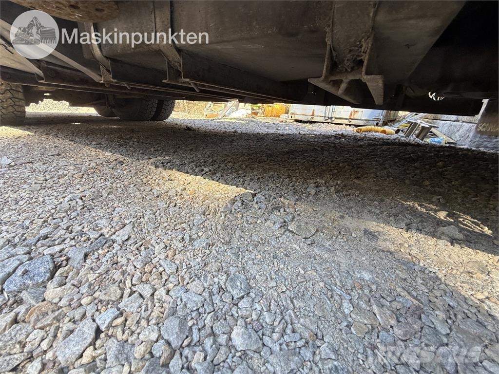 Scania P400LB6X2*4HNA Vlakke laadvloer met kraan