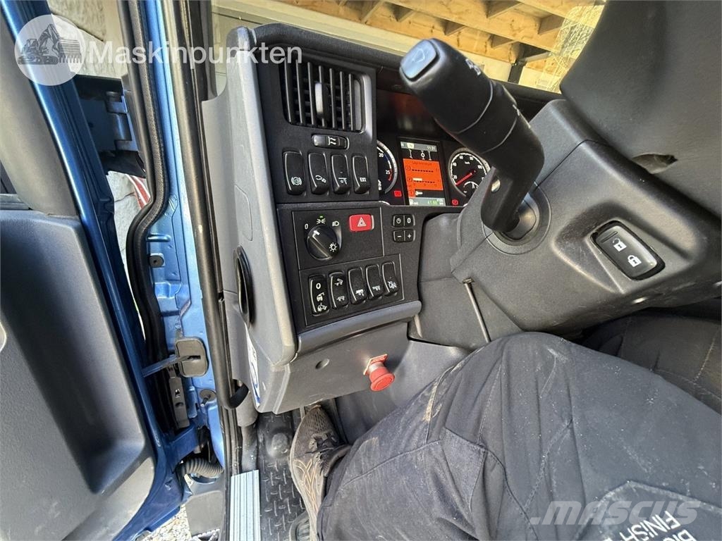 Scania P400LB6X2*4HNA Vlakke laadvloer met kraan