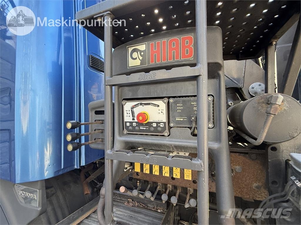 Scania P400LB6X2*4HNA Vlakke laadvloer met kraan