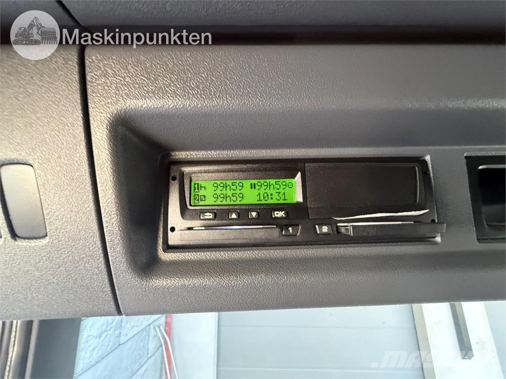 Scania P400LB6X2*4HNA Vlakke laadvloer met kraan