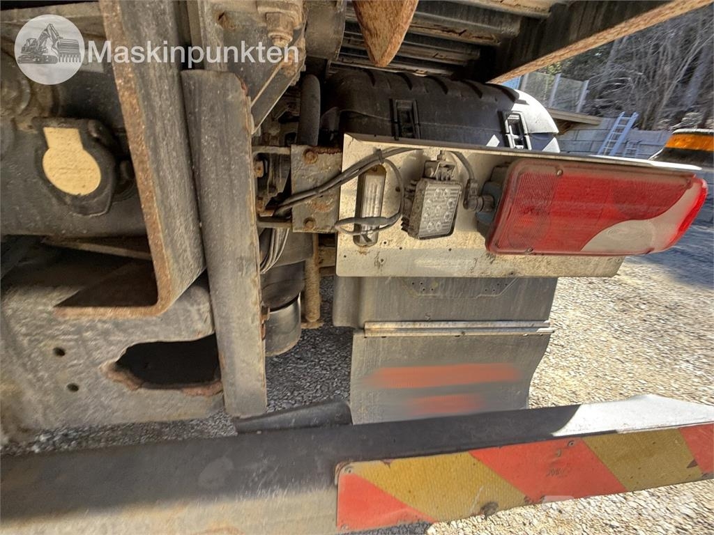 Scania P400LB6X2*4HNA Vlakke laadvloer met kraan