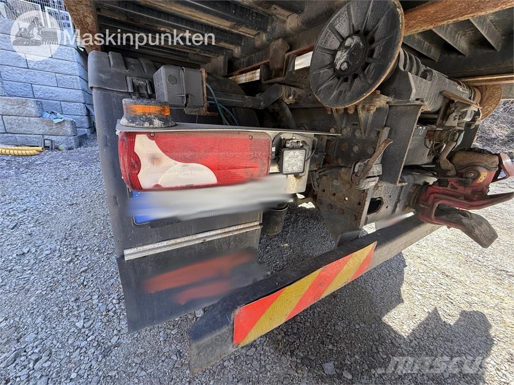 Scania P400LB6X2*4HNA Vlakke laadvloer met kraan