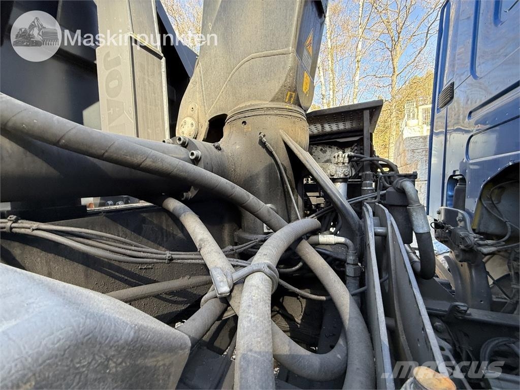 Scania P400LB6X2*4HNA Vlakke laadvloer met kraan