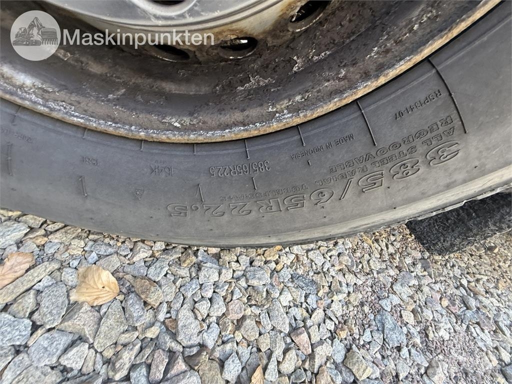 Scania P400LB6X2*4HNA Vlakke laadvloer met kraan
